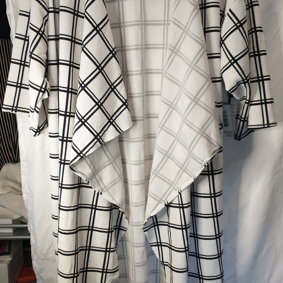 LuLaRoe Other - LuLaRoe large Shirley